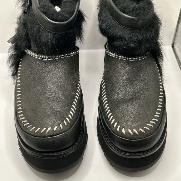 UGG Fluff Punk Women’s Boots Black Size 6 Platform Sheepskin Lined STORE MODEL - Picture 13 of 16